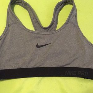 Nike pro sports bra